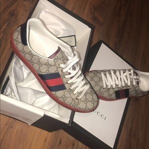 Gucci ace sneakers

SOLD!!!!!!!